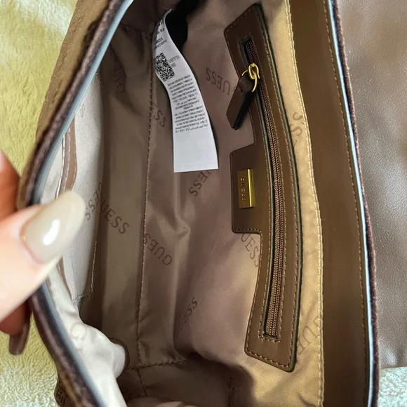 Guess Purse - Picture 8 of 8